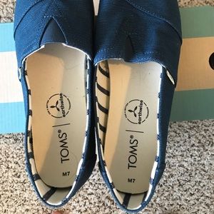 Blue TOMS shoes Men 7